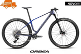 ALMA M-PRO 2027 - Noctiluca Carbon/Cobalte Blue <br> > Dostupno na webshopu