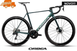 ORCA M30i LTD PWR 2027 - <br> Escape Green/Carbon View <br> > Dostupno na webshopu