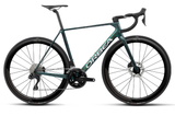ORCA M30i LTD PWR 2027 - <br> Escape Green/Carbon View <br> > Dostupno na webshopu