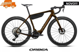 DENNA M10i 2027 E-BIKE - Caramel Carbon/Golden Sand <br> > Dostupno na webshopu