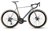 ORCA M20i LTD PWR 2027 - <br> Spark Silver/Titan Grey <br> > Dostupno na webshopu
