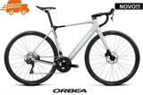 GAIN M30 2026 E-BIKE - Halo Silver/Blue Carbon <br> > Dostupno na webshopu