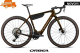 DENNA M20i 2027 E-BIKE - Caramel Carbon/Golden Sand  <br> > Dostupno na webshopu