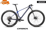 ALMA M-TEAM AXS 2027 - Noctiluca Carbon/Cobalt Blue <br> > Dostupno na webshopu