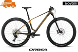ALMA M20 2027 - Caramel Carbon/Leo Orange <br> > Dostupno na webshopu
