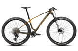ALMA M-TEAM AXS 2027 - Caramel Carbon/Leo Orange <br> > Dostupno na webshopu