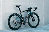 DOGMA X 2027 - Sram Red / ZIPP 454 NSW - Jade Eclipse <br> > Dostupno odmah u velicini 56
