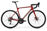 SCULTURA 4000 2026 - <br> Heritage Red <br> > Dostupno na webshopu