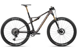 OIZ M-TEAM XTR 2025 - Bronze Carbon/Titan Gold <br> > Dostupno u trgovini i webshopu