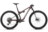OIZ M10 AXS FA 2027 - Burning Ashes Carbon/Ivory <br> > Dostupno na webshopu