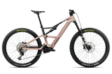 RISE LT M20 2026 - Desert Rose/Carbon Matt <br> > Dostupno na webshopu