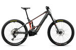 WILD M20 2026 - Diamond Carbon/Mars Red <br> > Dostupno na webshopu