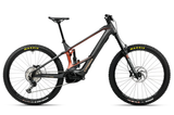 WILD M20 2026 - Diamond Carbon/Mars Red <br> > Dostupno na webshopu