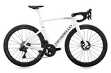 DOGMA F Dura-Ace Di2 PM 2023 - Crystal White <br> Vision Metron 45 SL kotači <br> > Dostupno na webshopu