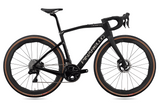 DOGMA GR 2026 - Sram Red 1x13 - Black on Black <br> > Dostupno na webshopu