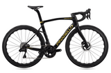 DOGMA X Sram Red AXS 2026 - Black Gold Matt <br> > Dostupno na webshopu