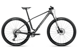 ALMA M50 2026 - Diamond Carbon Matt <br> > Dostupno na webshopu
