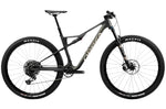OIZ M11 AXS 2023 - Powder Black <br> > Dostupno na webshopu